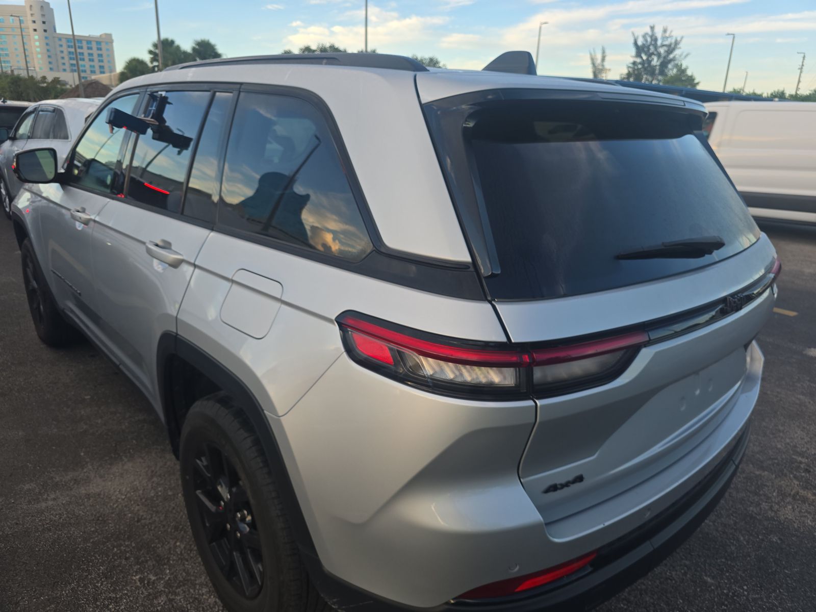 2024 Jeep Grand Cherokee Altitude AWD