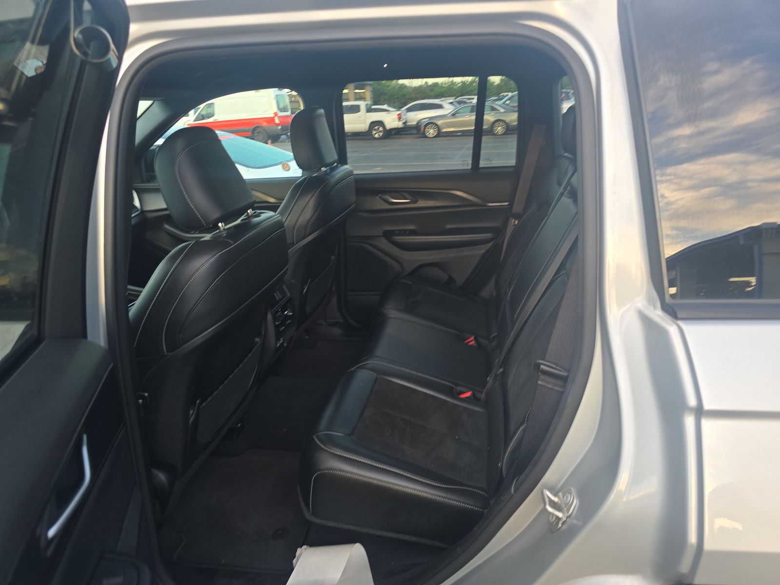 2024 Jeep Grand Cherokee Altitude AWD