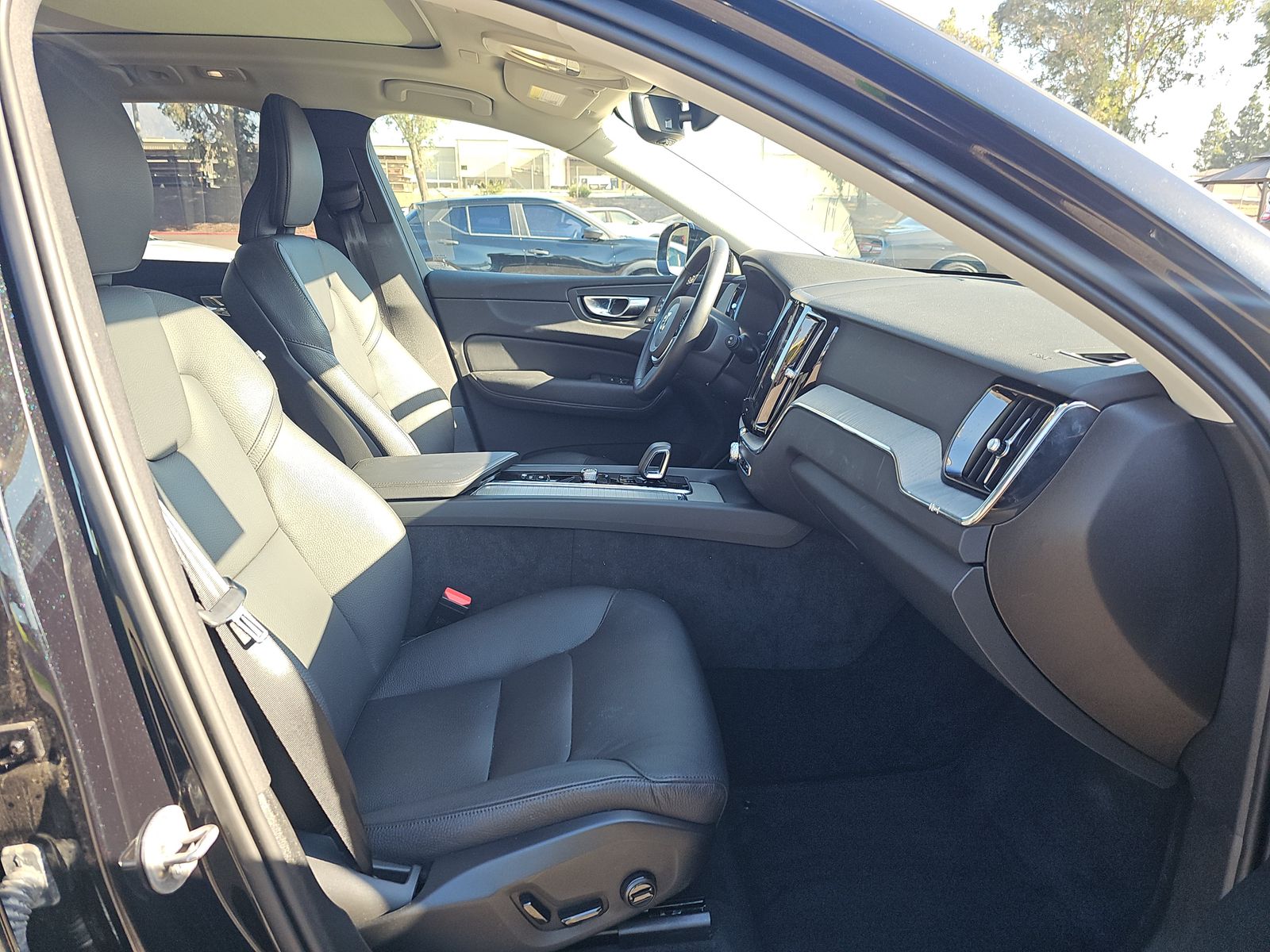 2025 Volvo XC60 B5 Plus AWD