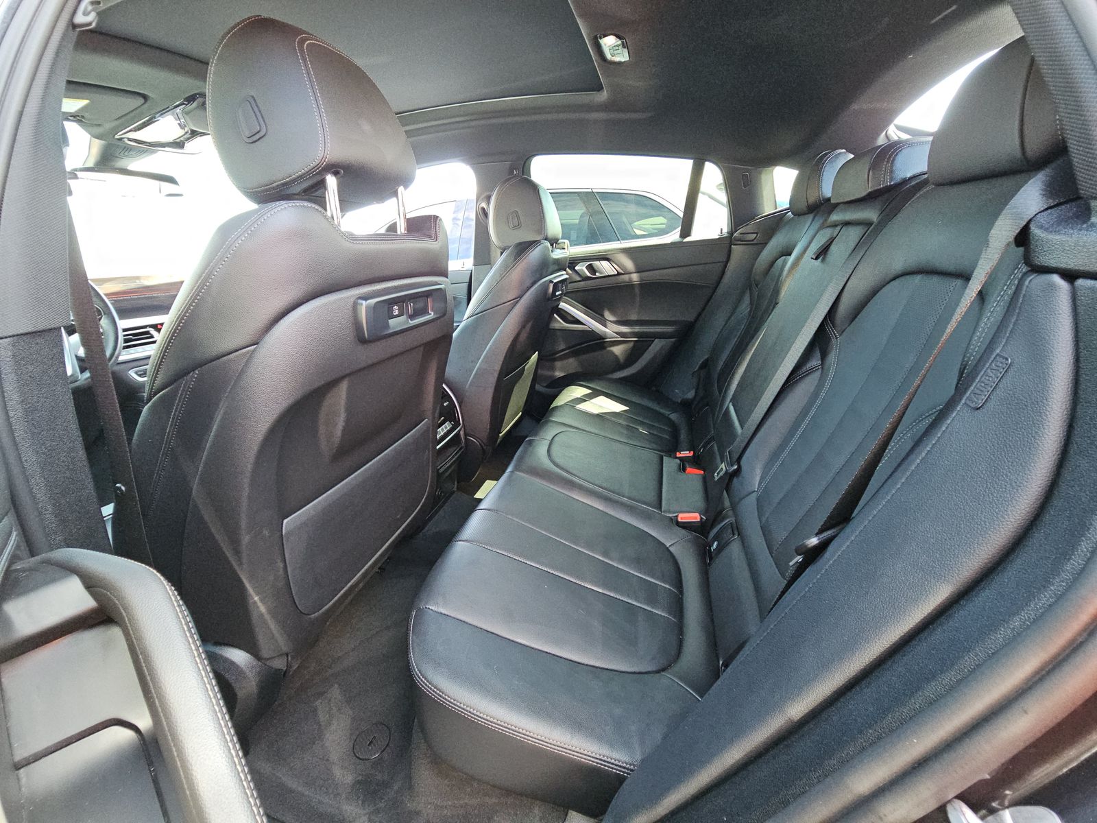 2022 BMW X6 xDrive40i AWD