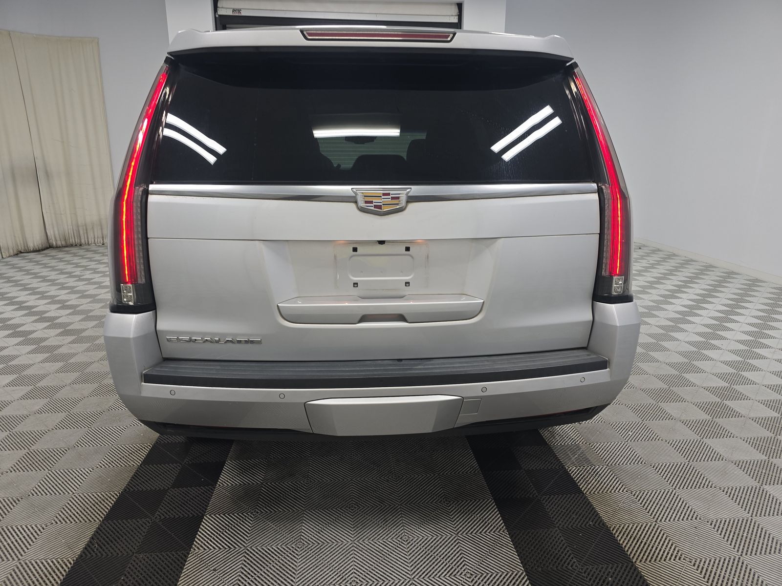 2016 Cadillac Escalade Luxury RWD