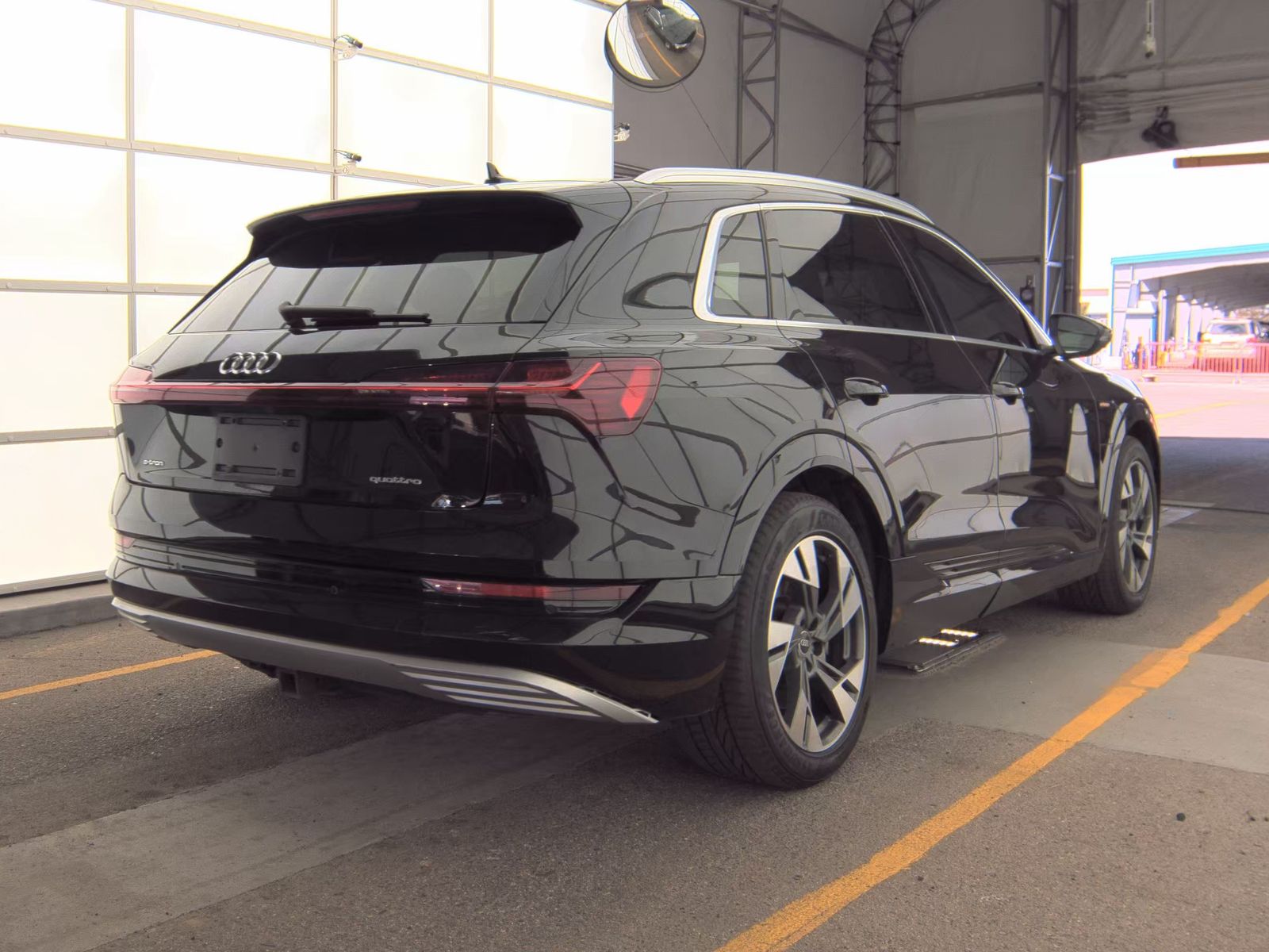 2021 Audi e-tron Premium AWD