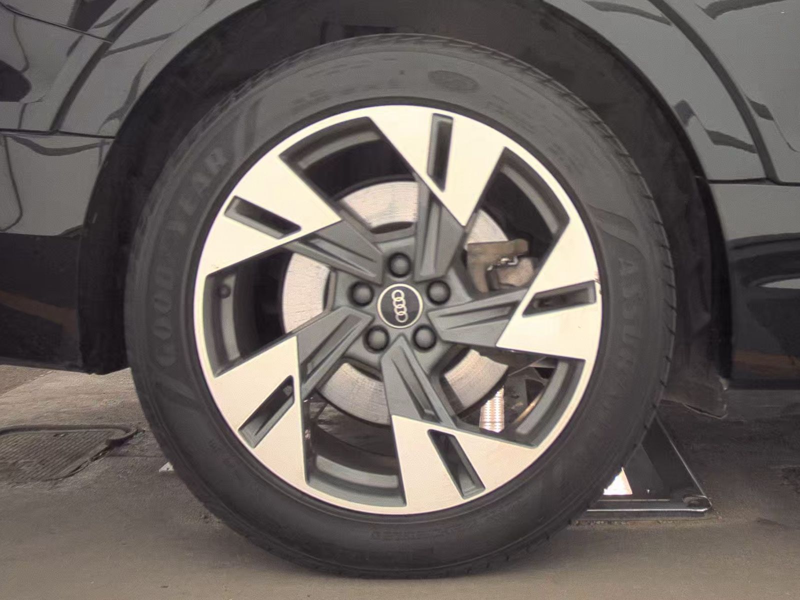 2021 Audi e-tron Premium AWD