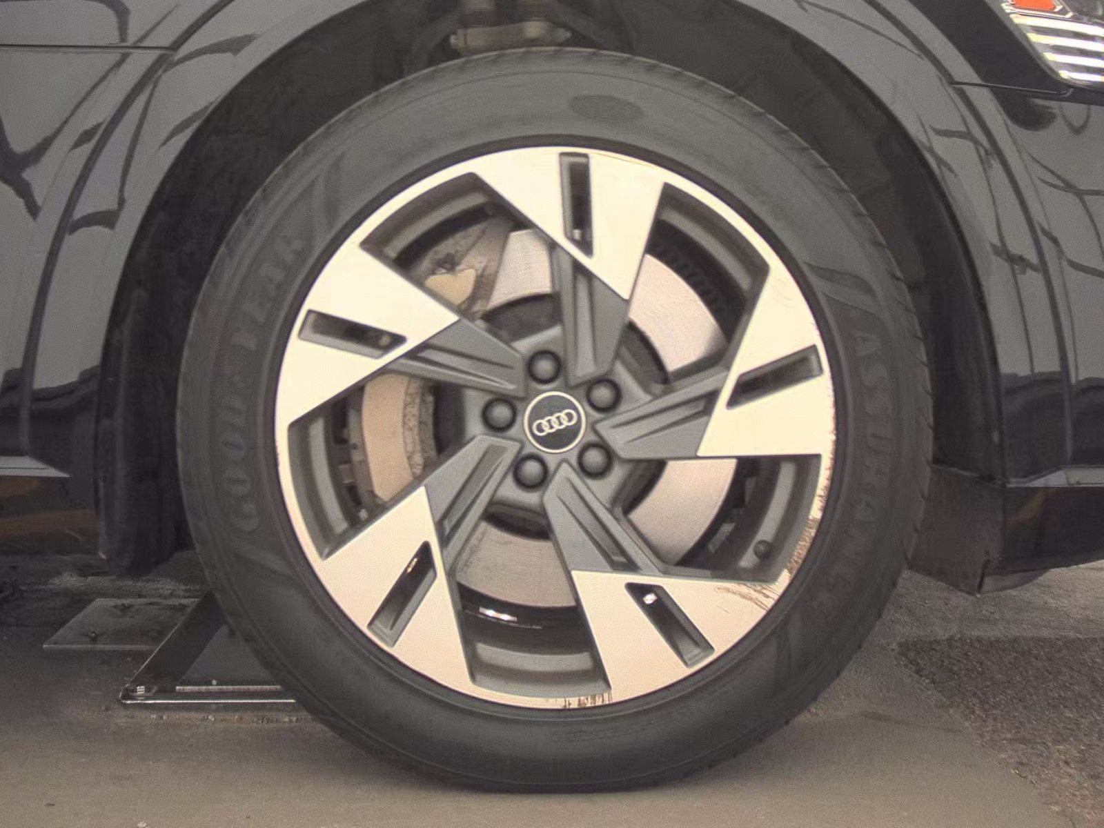 2021 Audi e-tron Premium AWD