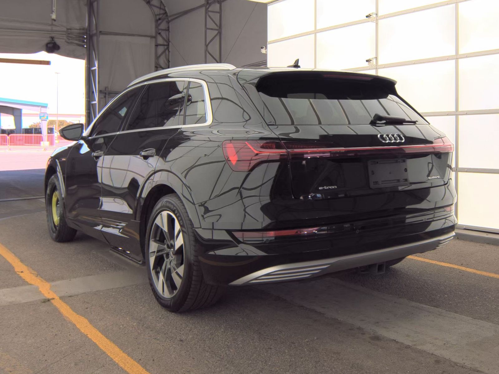 2021 Audi e-tron Premium AWD