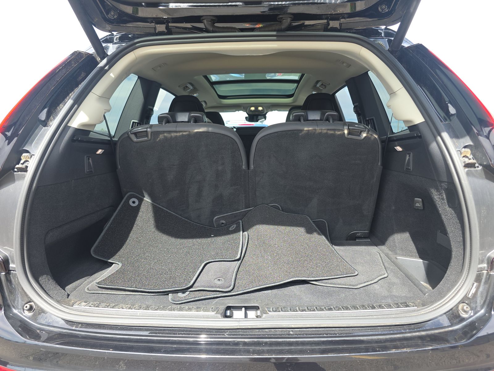 2025 Volvo XC90 B6 Plus AWD