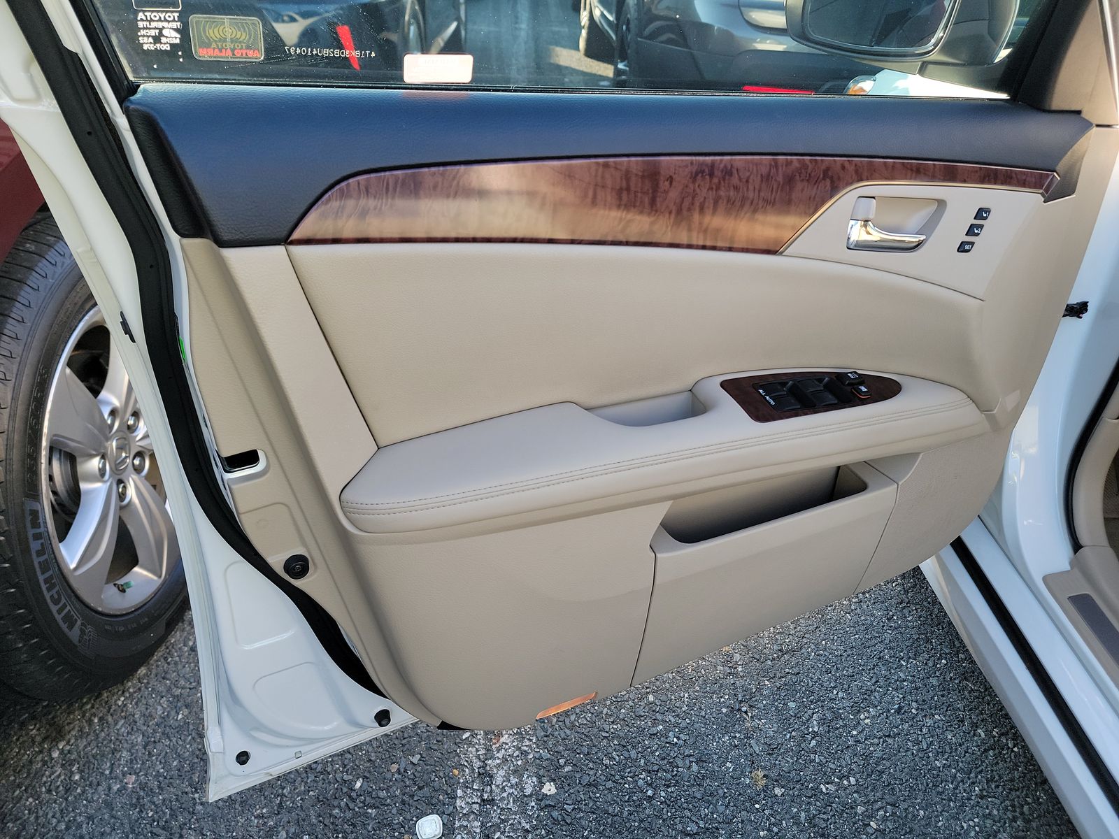 2011 Toyota Avalon Limited FWD