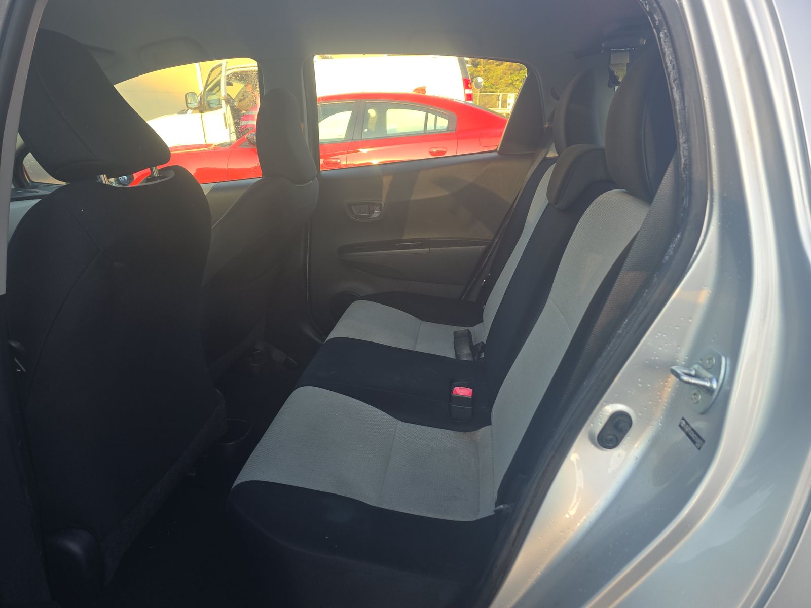 2012 Toyota Yaris LE FWD