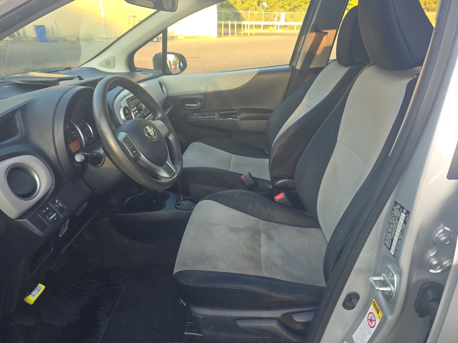 2012 Toyota Yaris LE FWD