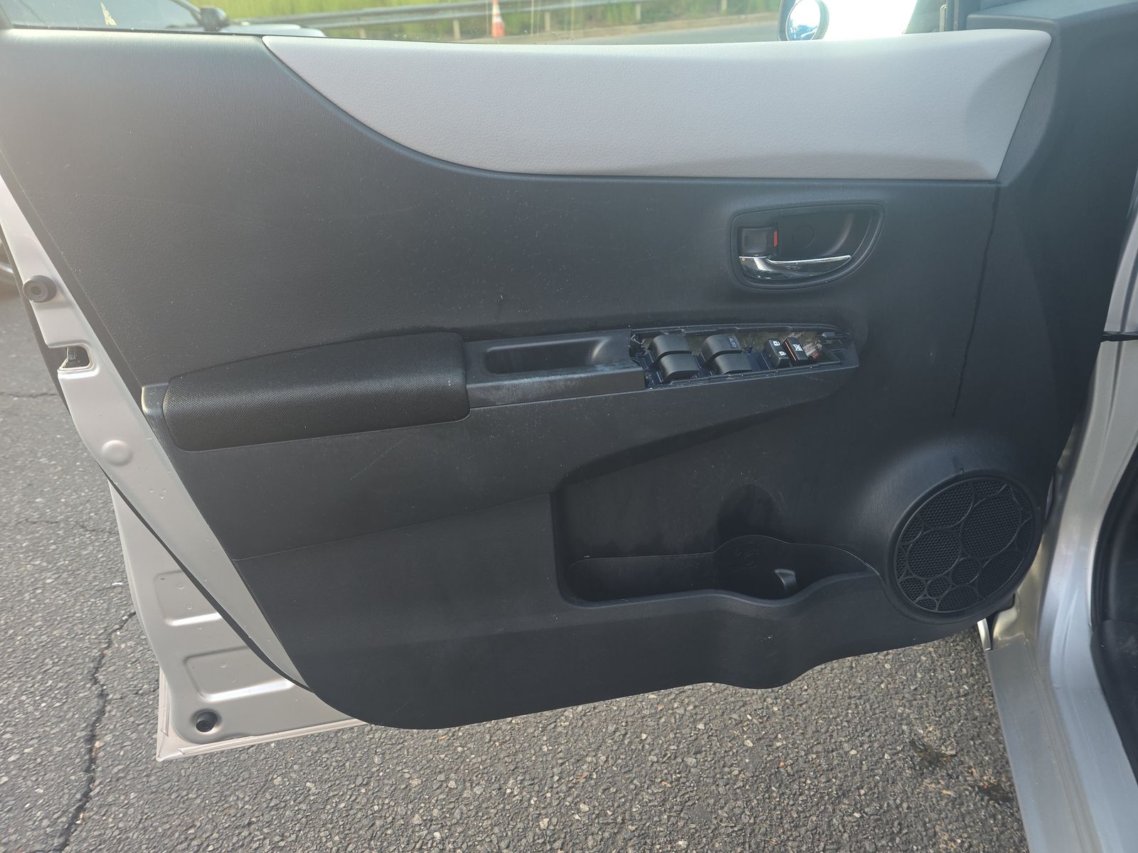 2012 Toyota Yaris LE FWD