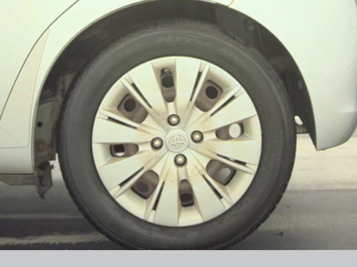 2012 Toyota Yaris LE FWD