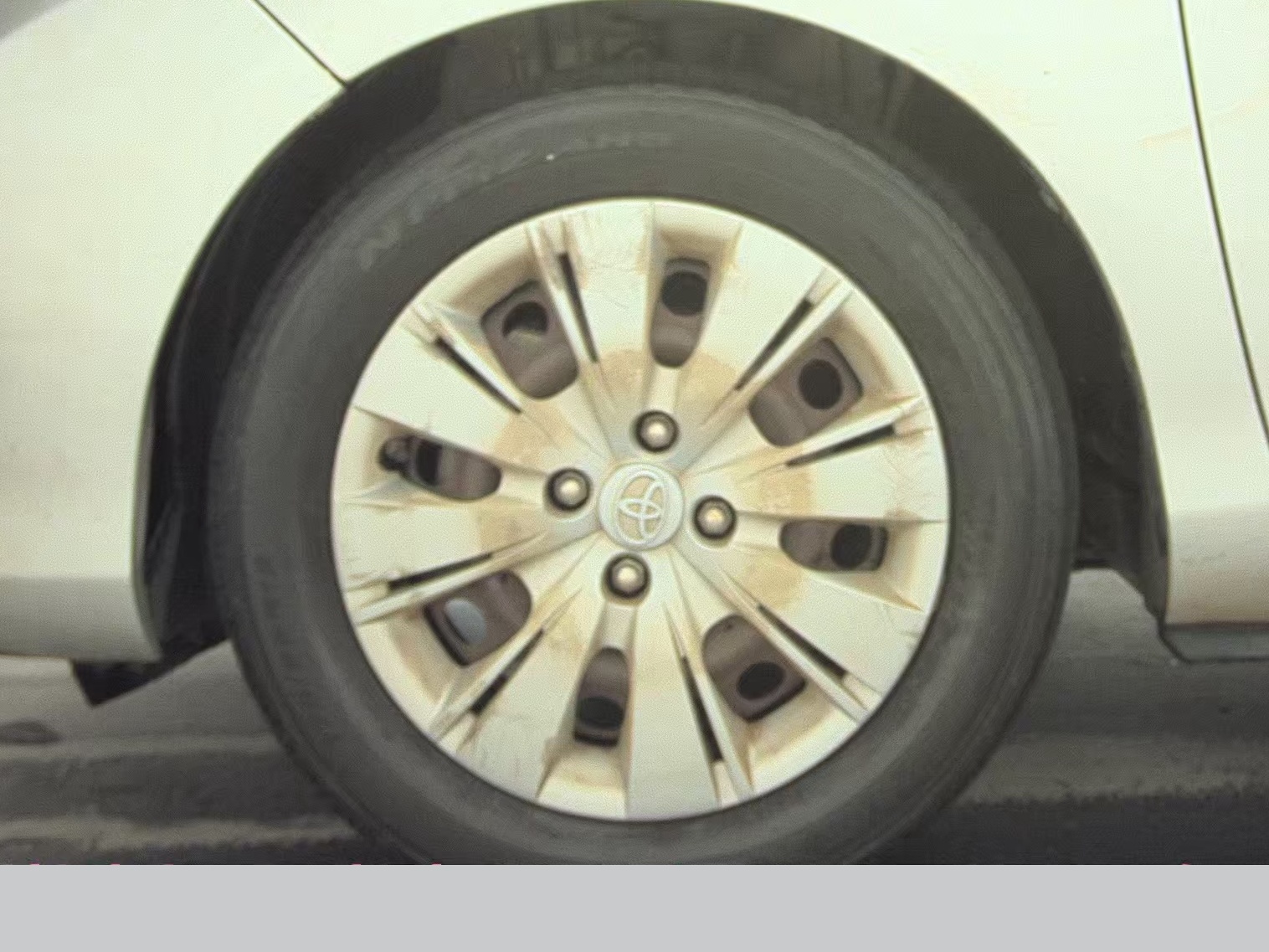 2012 Toyota Yaris LE FWD