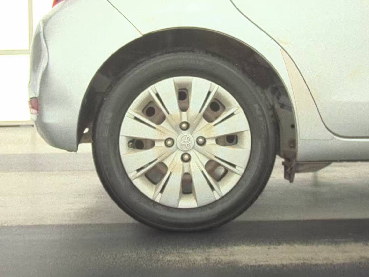 2012 Toyota Yaris LE FWD