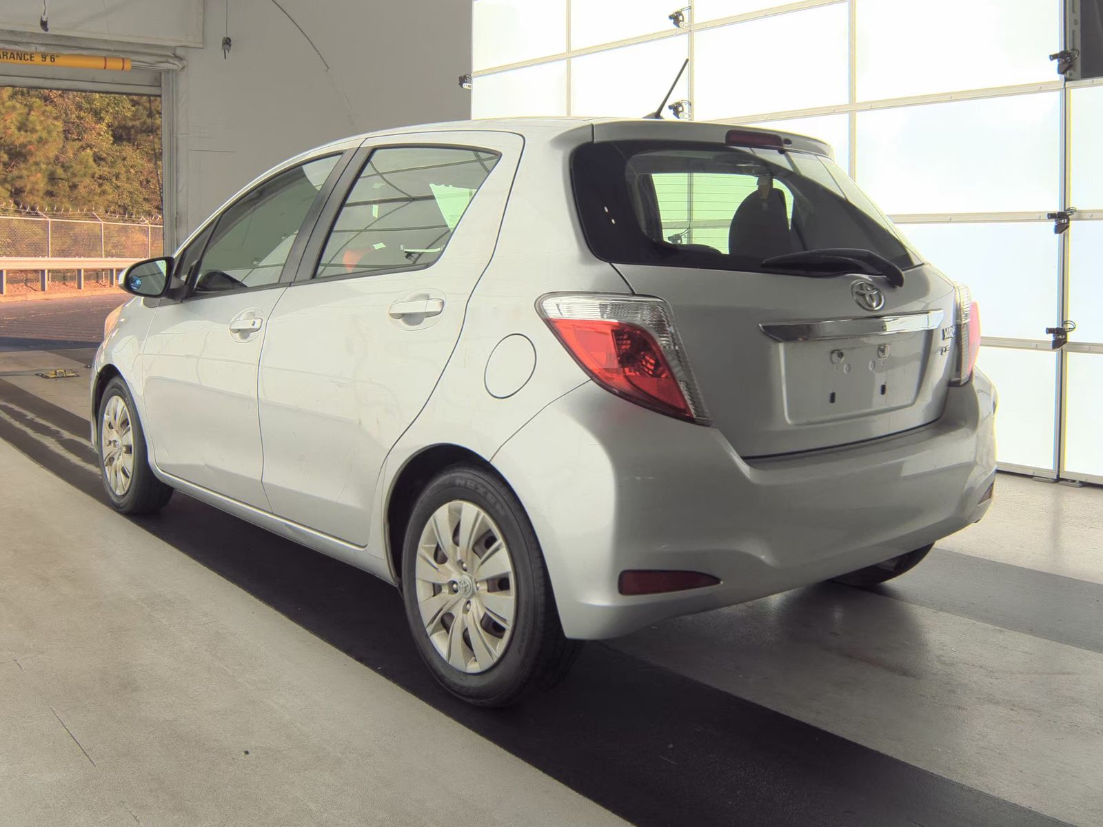 2012 Toyota Yaris LE FWD