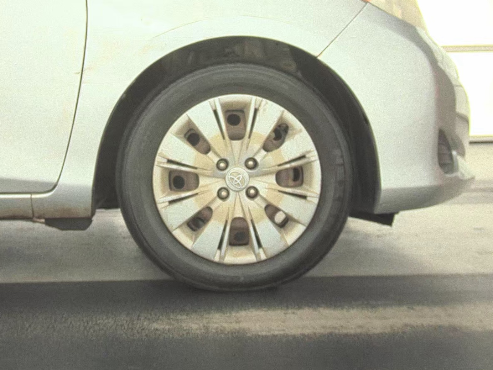 2012 Toyota Yaris LE FWD