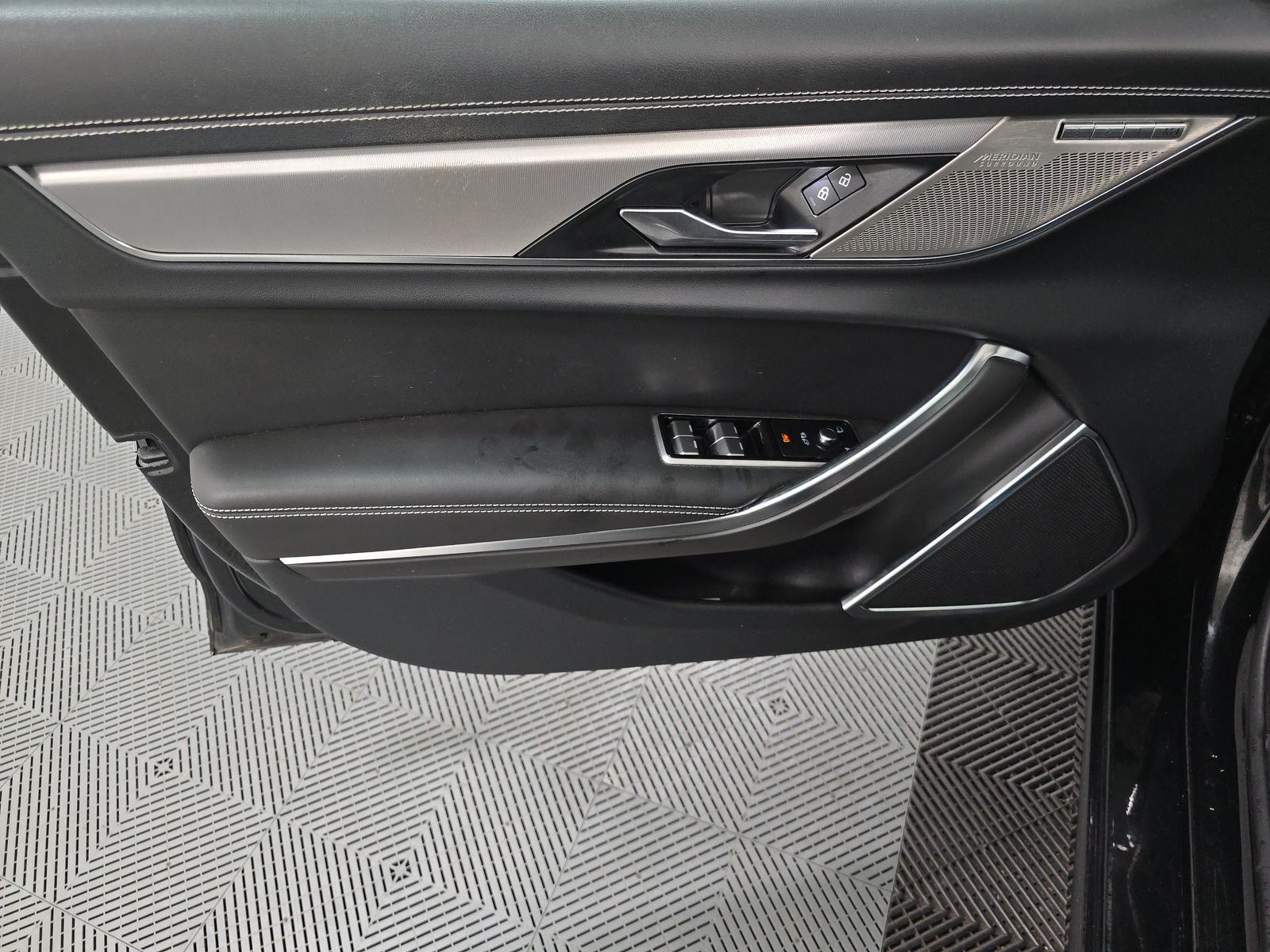 2022 Jaguar XF R-Dynamic SE AWD