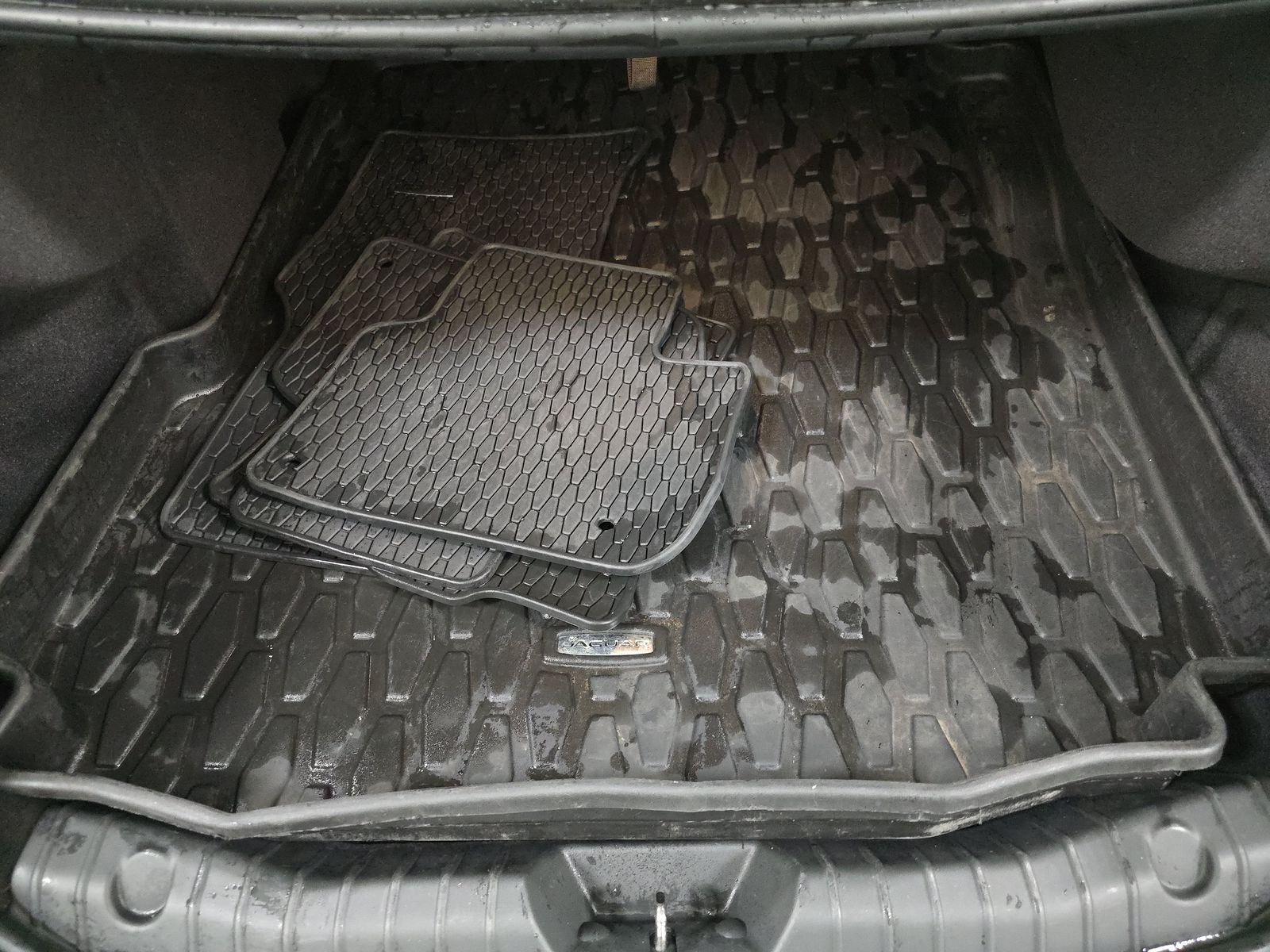 2022 Jaguar XF R-Dynamic SE AWD