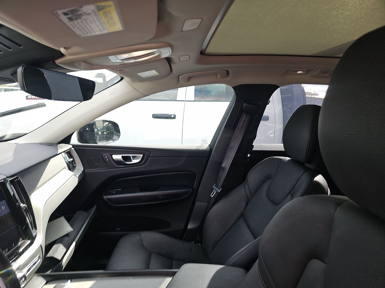 2025 Volvo XC60 B5 Plus AWD