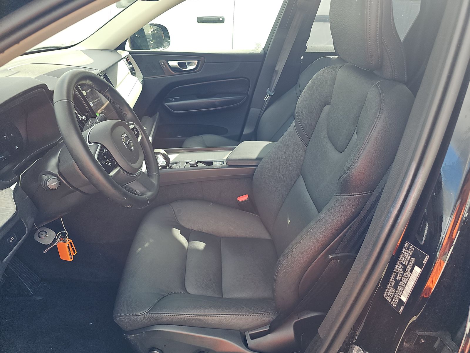 2025 Volvo XC60 B5 Plus AWD