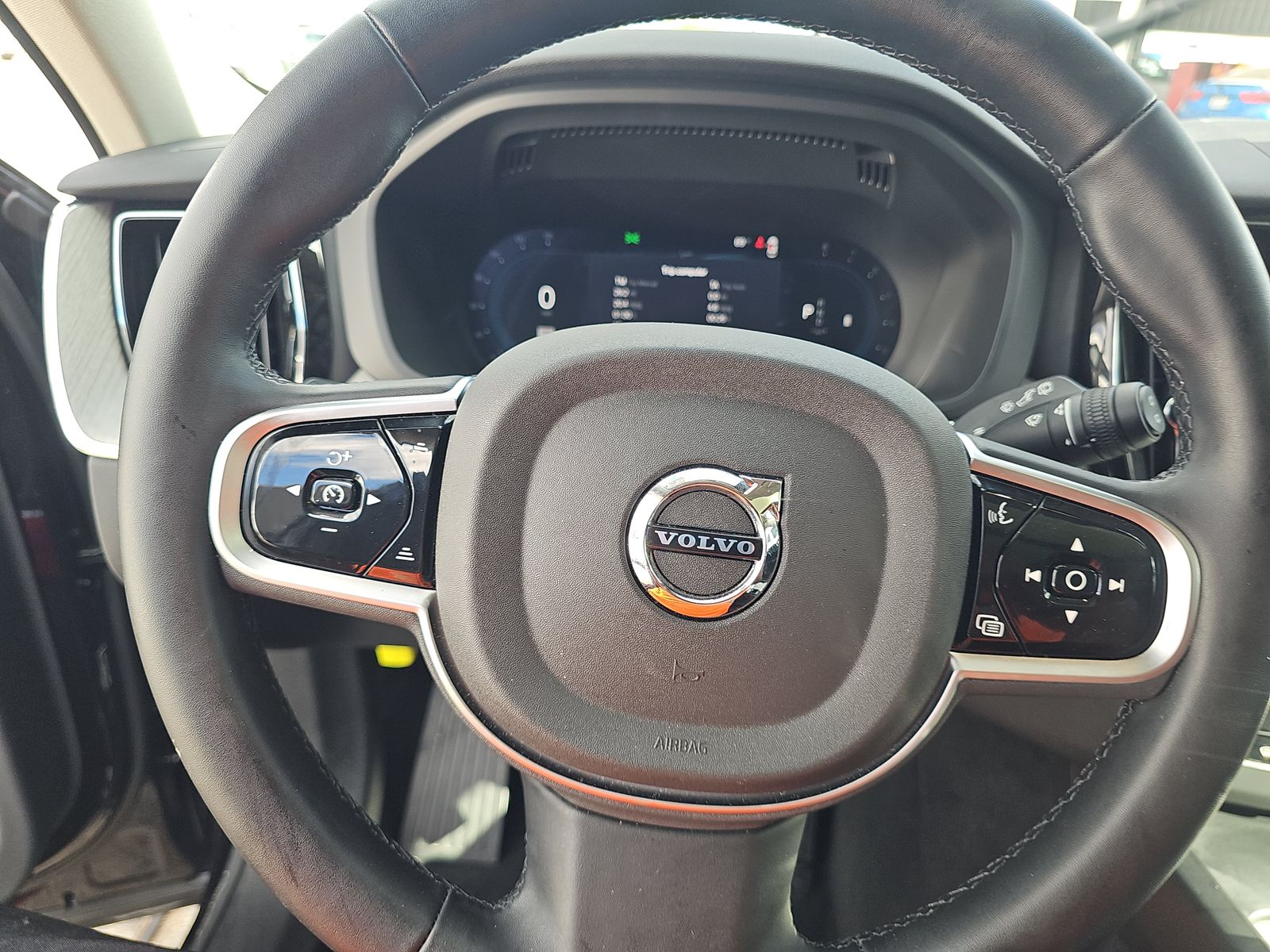 2025 Volvo XC60 B5 Plus AWD