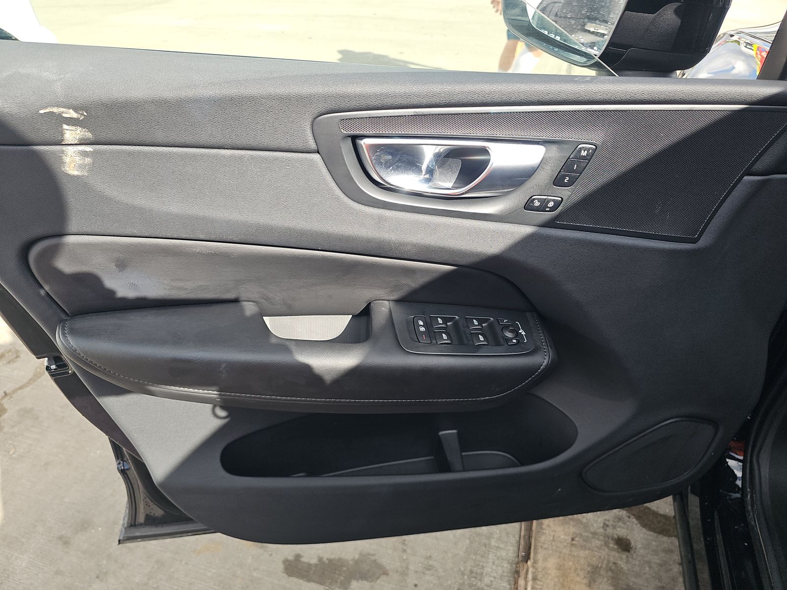 2025 Volvo XC60 B5 Plus AWD