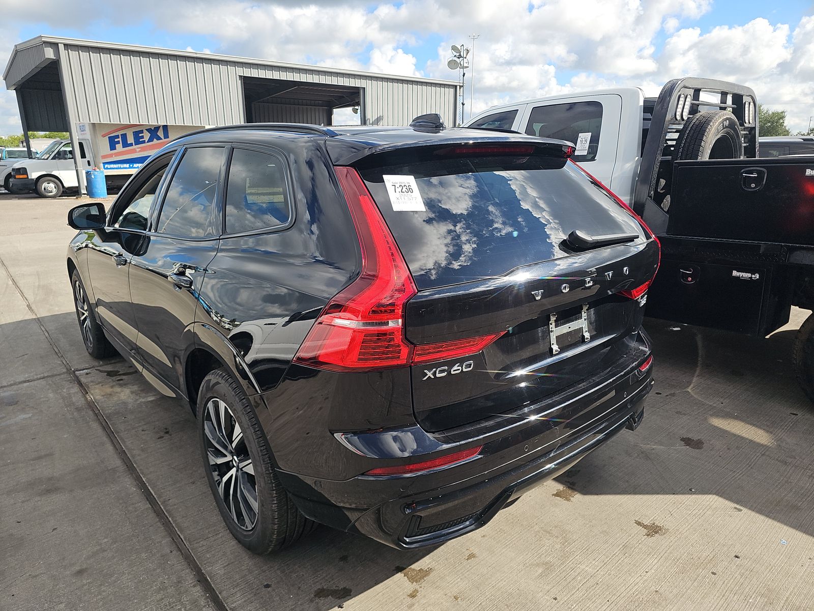 2025 Volvo XC60 B5 Plus AWD