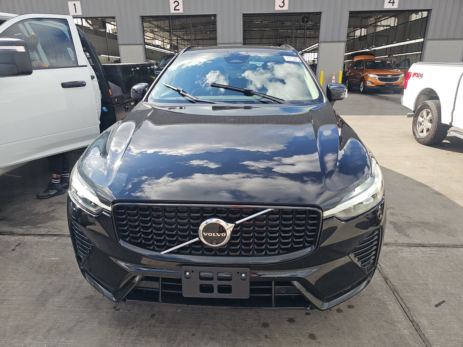 2025 Volvo XC60 B5 Plus AWD