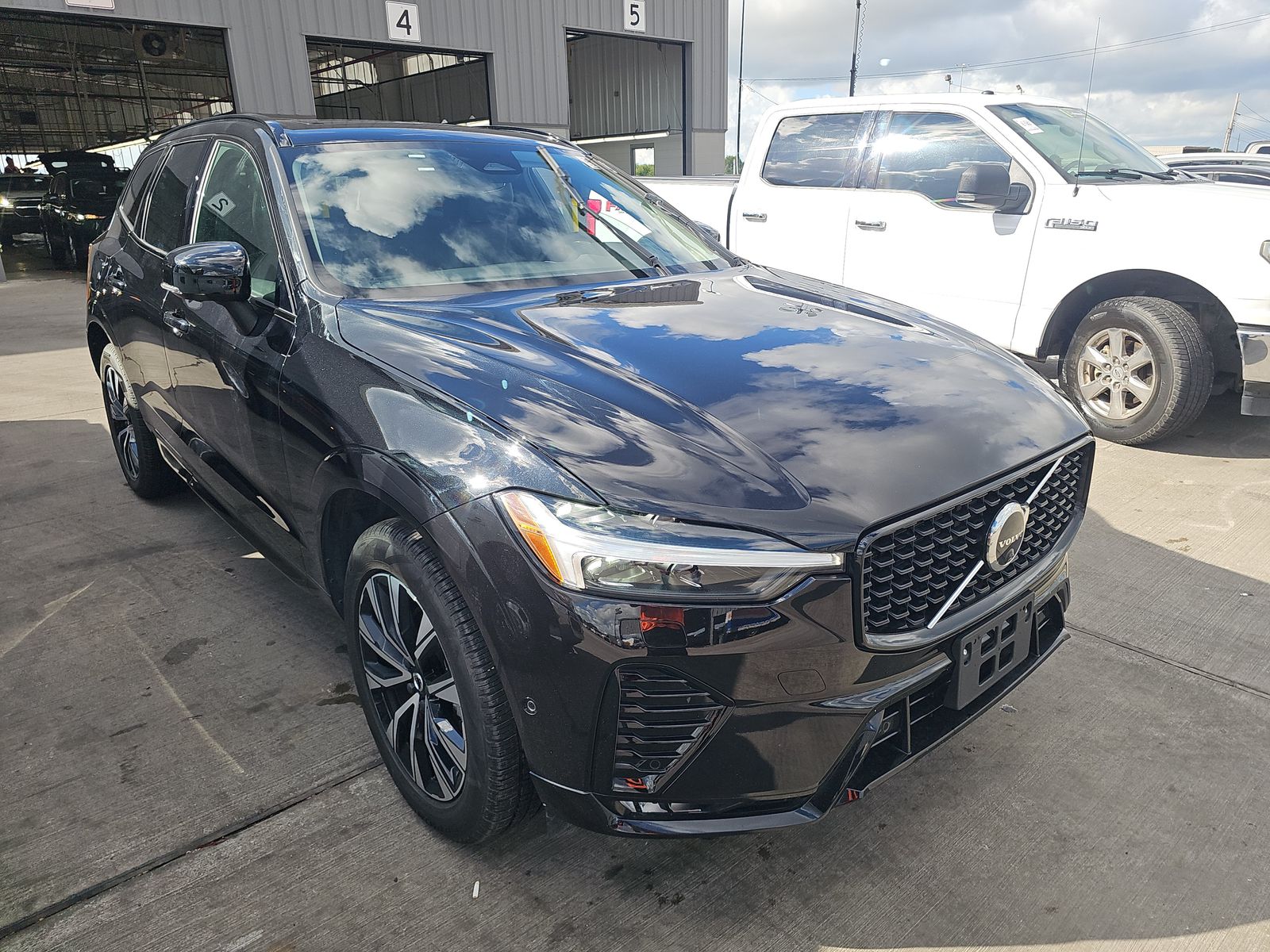 2025 Volvo XC60 B5 Plus AWD
