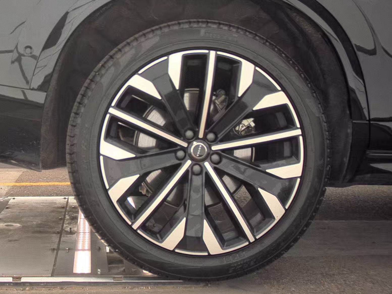 2025 Volvo XC90 B6 Plus AWD