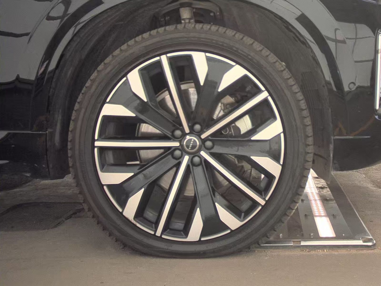 2025 Volvo XC90 B6 Plus AWD