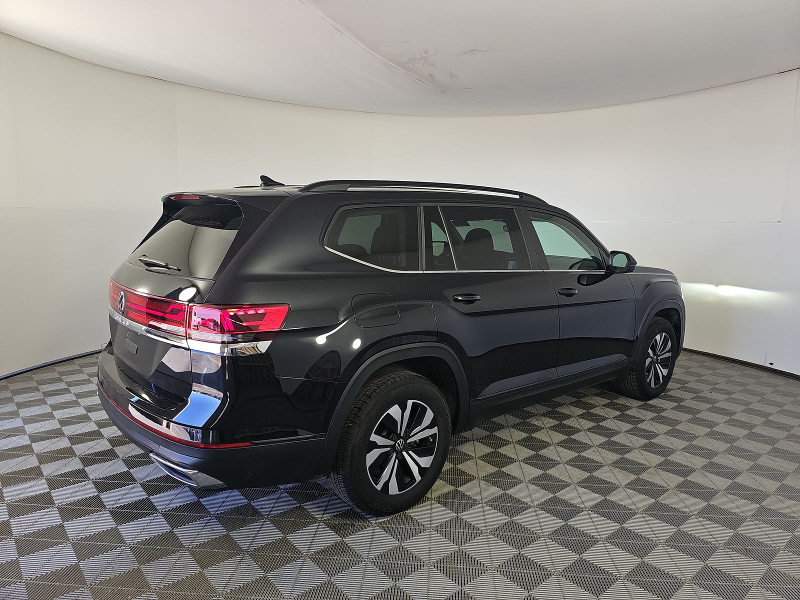 2025 Volkswagen Atlas 2.0T SE FWD