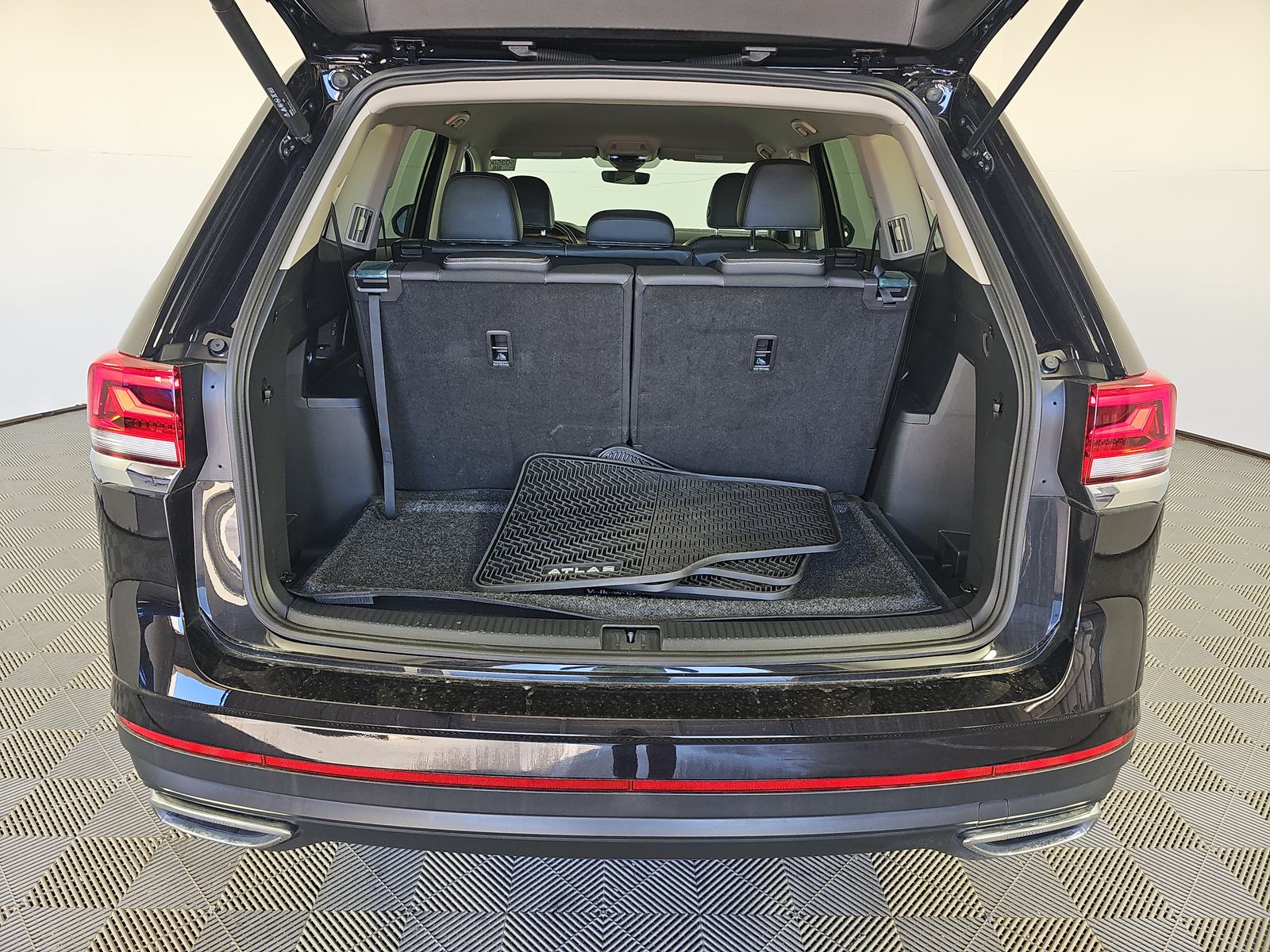 2025 Volkswagen Atlas 2.0T SE FWD