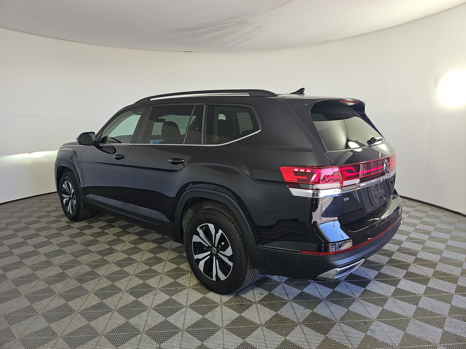 2025 Volkswagen Atlas 2.0T SE FWD