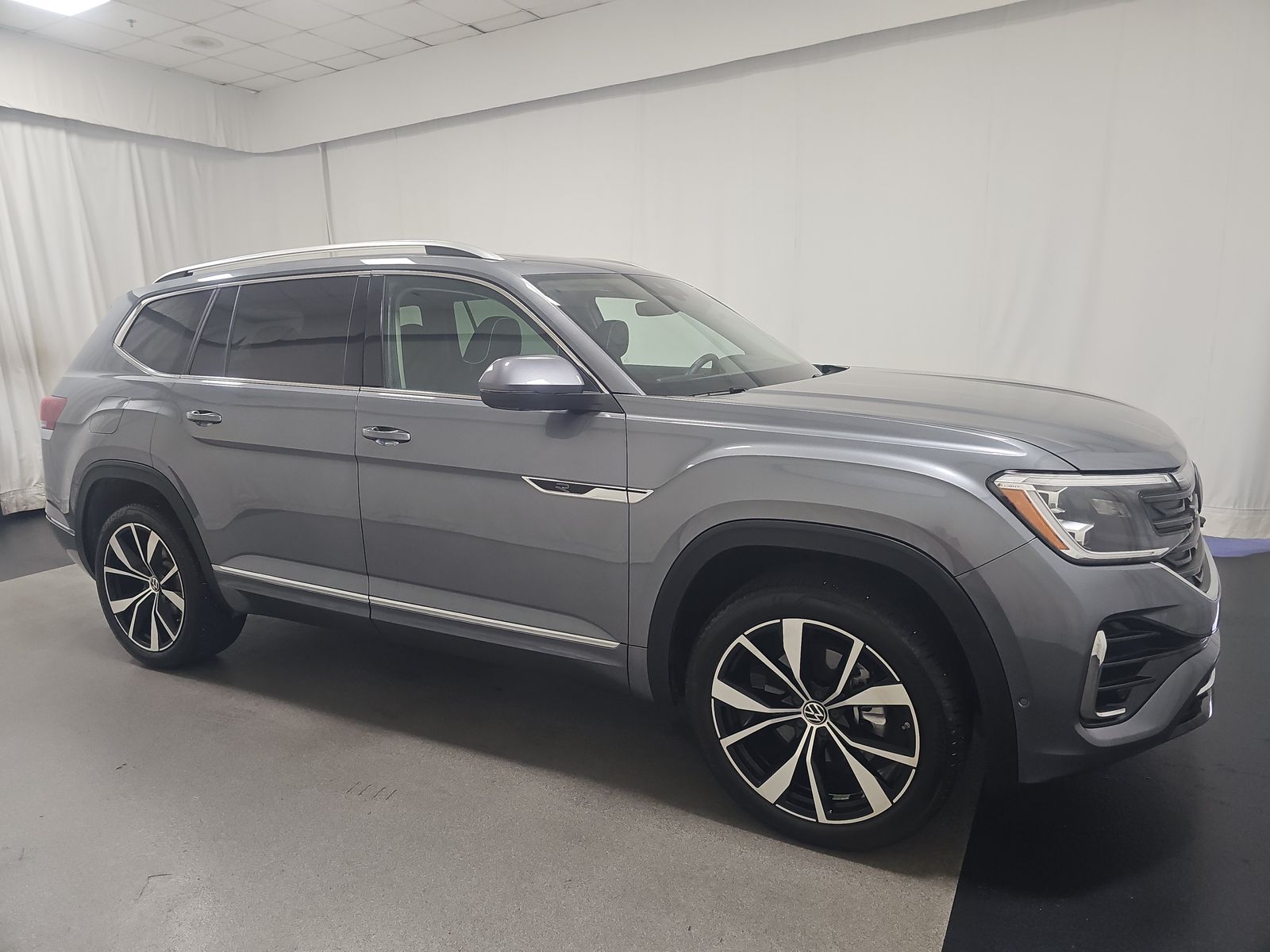 2025 Volkswagen Atlas 2.0T SEL Premium R-Line AWD