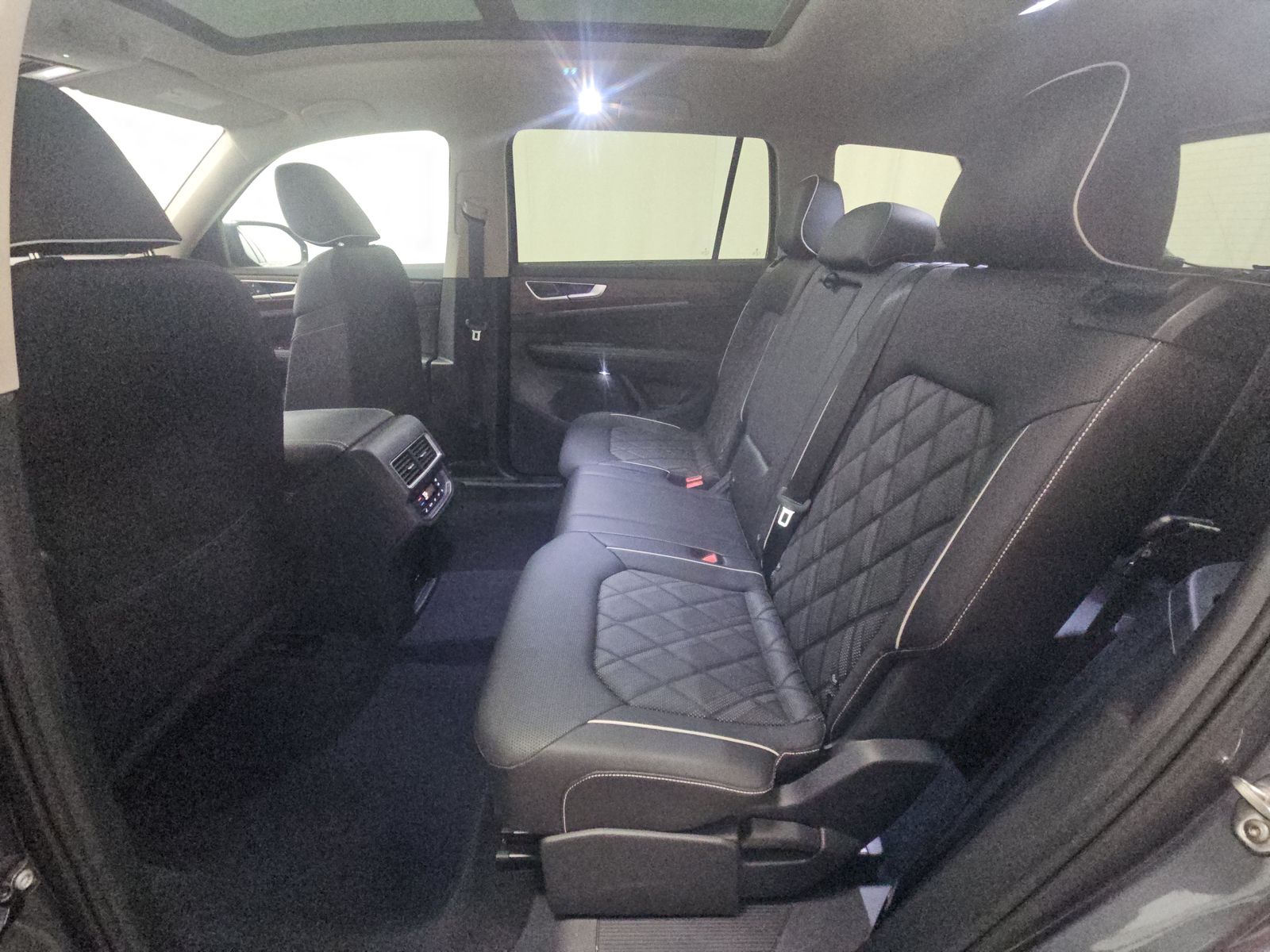 2025 Volkswagen Atlas 2.0T SEL Premium R-Line AWD