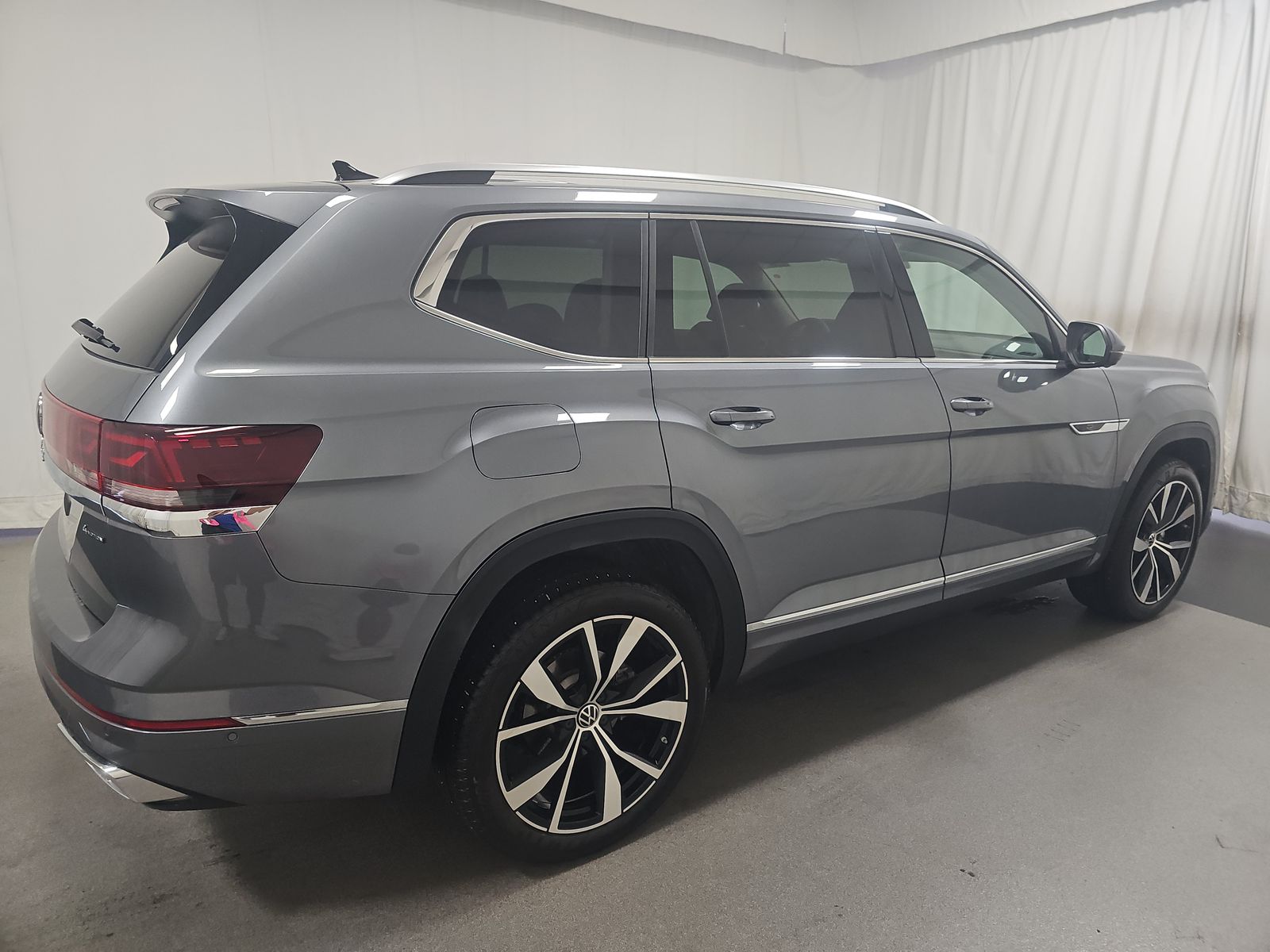 2025 Volkswagen Atlas 2.0T SEL Premium R-Line AWD