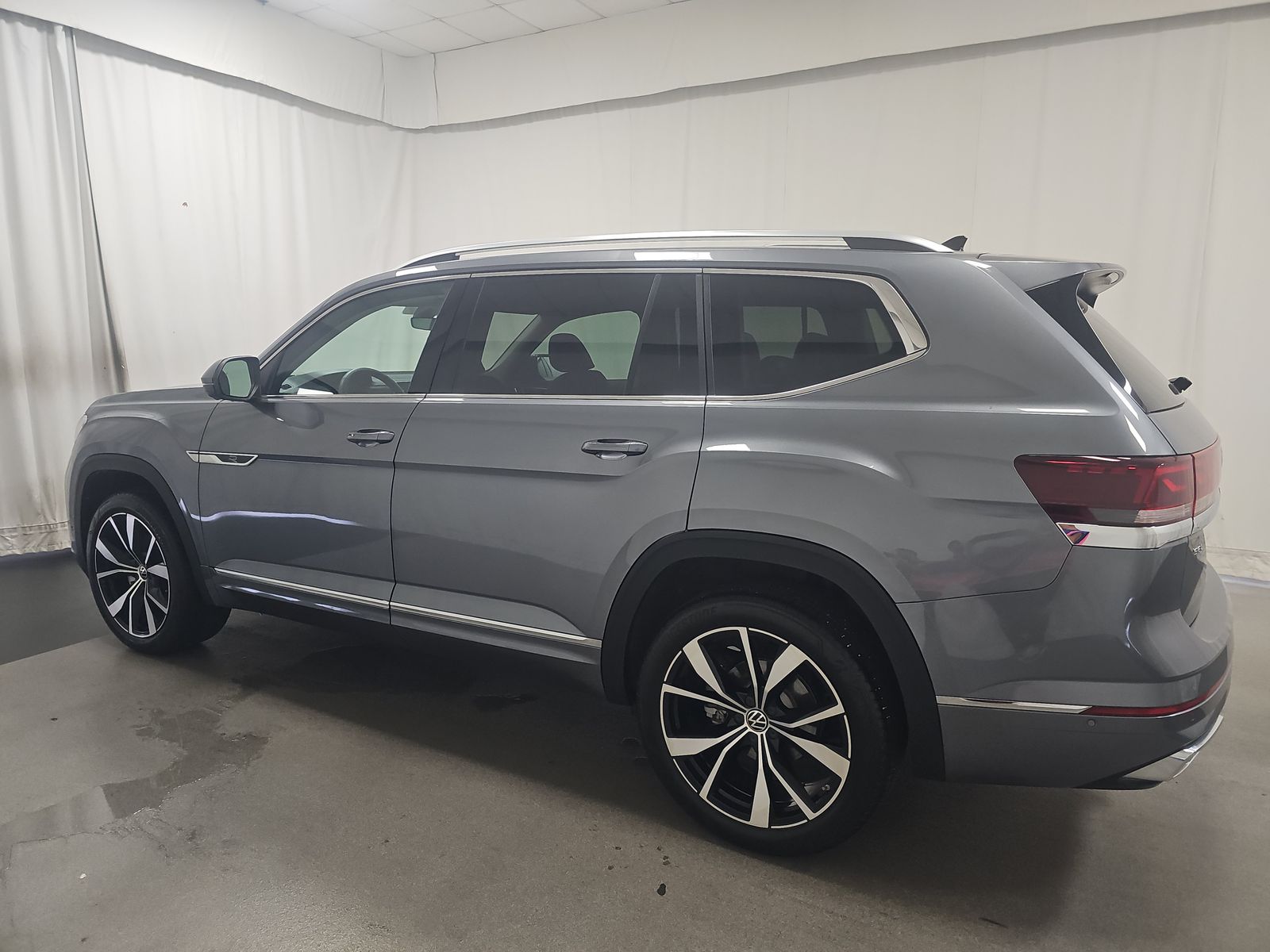 2025 Volkswagen Atlas 2.0T SEL Premium R-Line AWD