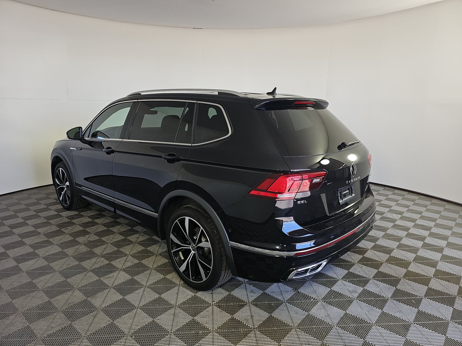2024 Volkswagen Tiguan 2.0T SEL R-Line AWD