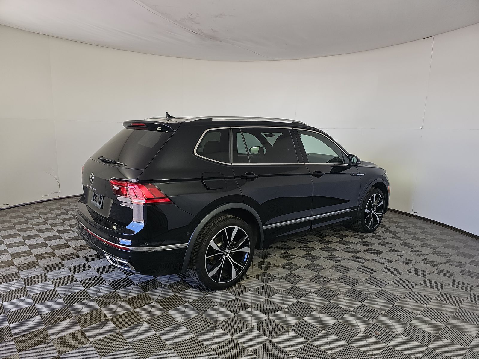 2024 Volkswagen Tiguan 2.0T SEL R-Line AWD