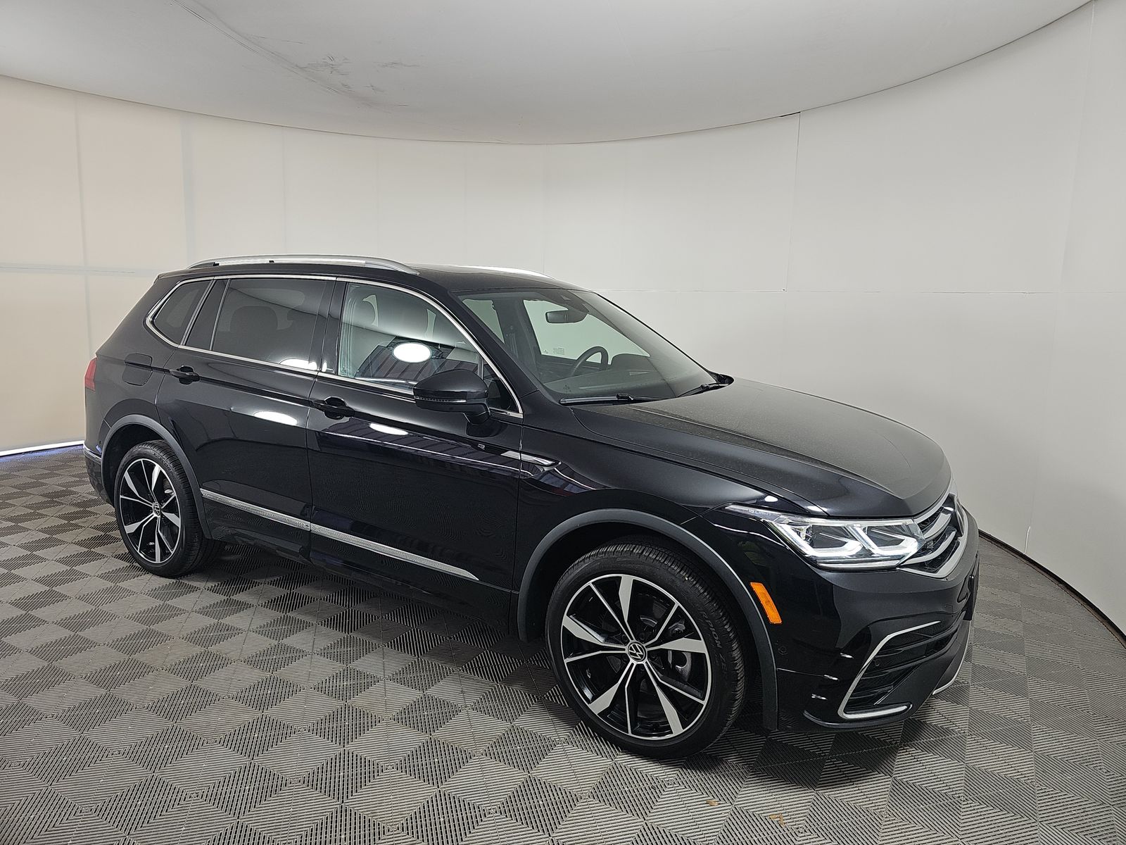 2024 Volkswagen Tiguan 2.0T SEL R-Line AWD