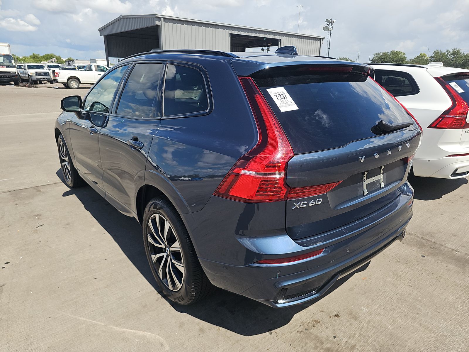 2025 Volvo XC60 B5 Plus AWD