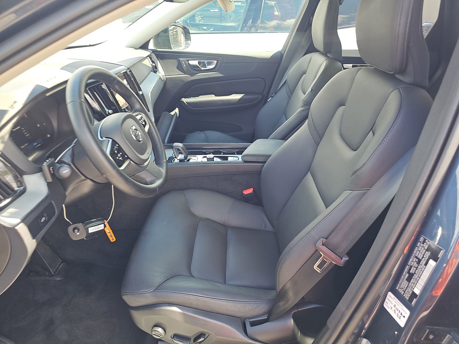 2025 Volvo XC60 B5 Plus AWD