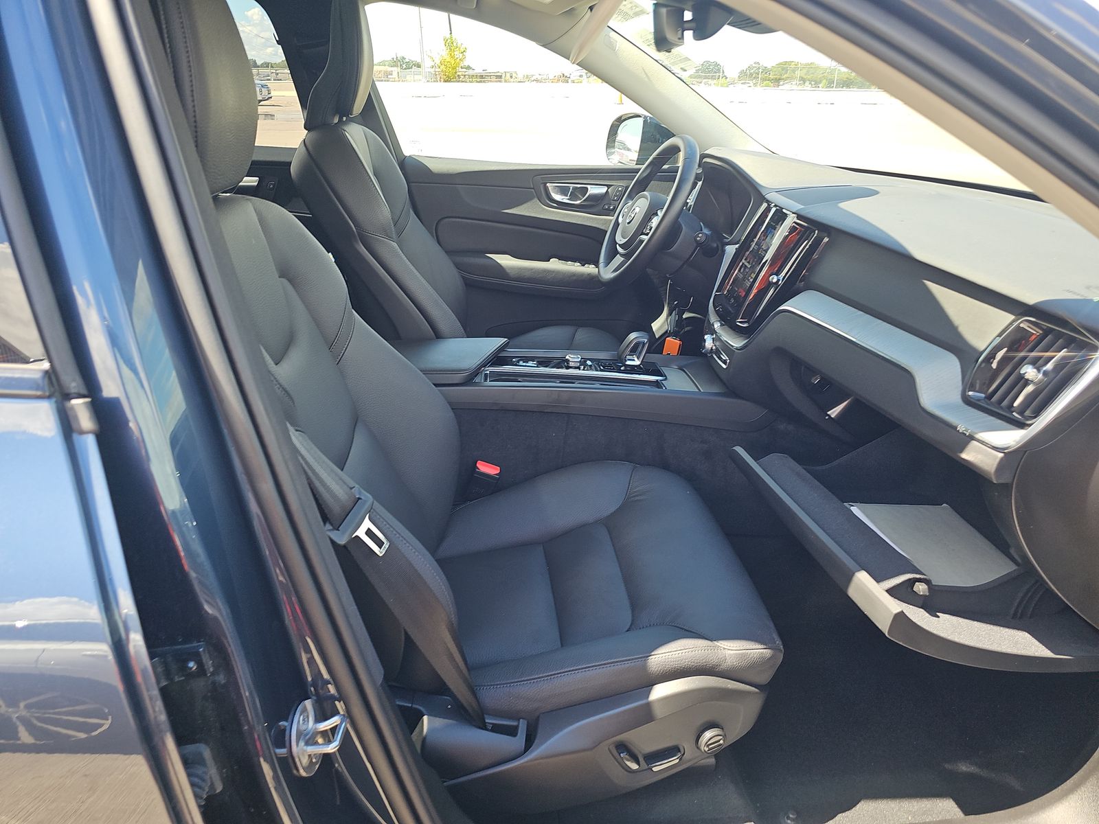 2025 Volvo XC60 B5 Plus AWD