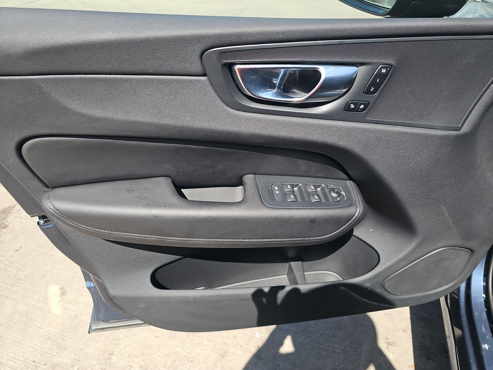 2025 Volvo XC60 B5 Plus AWD