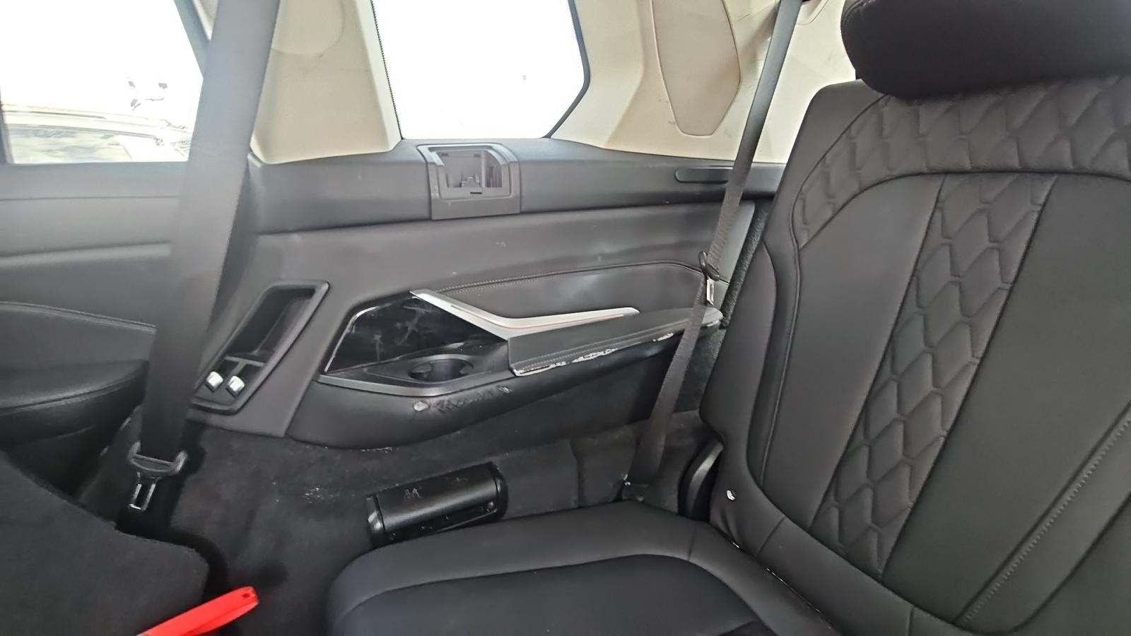 2023 BMW X7 xDrive40i AWD