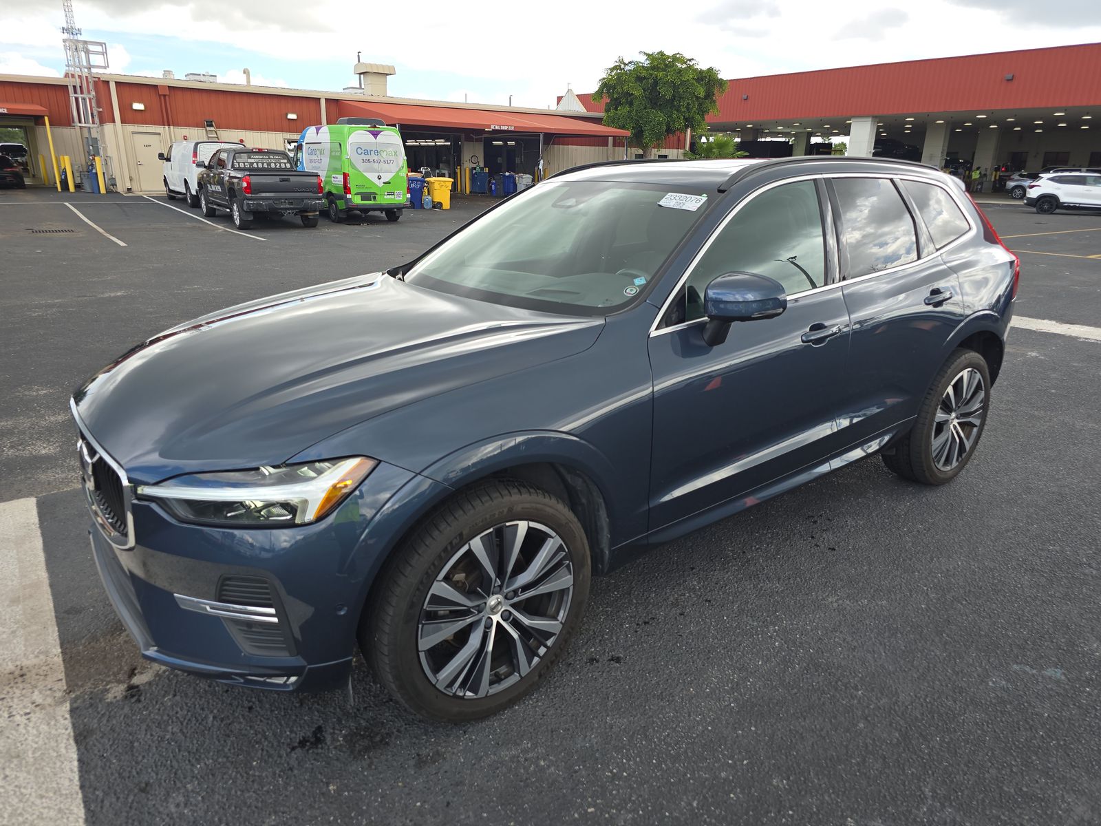 2022 Volvo XC60 B5 Momentum FWD