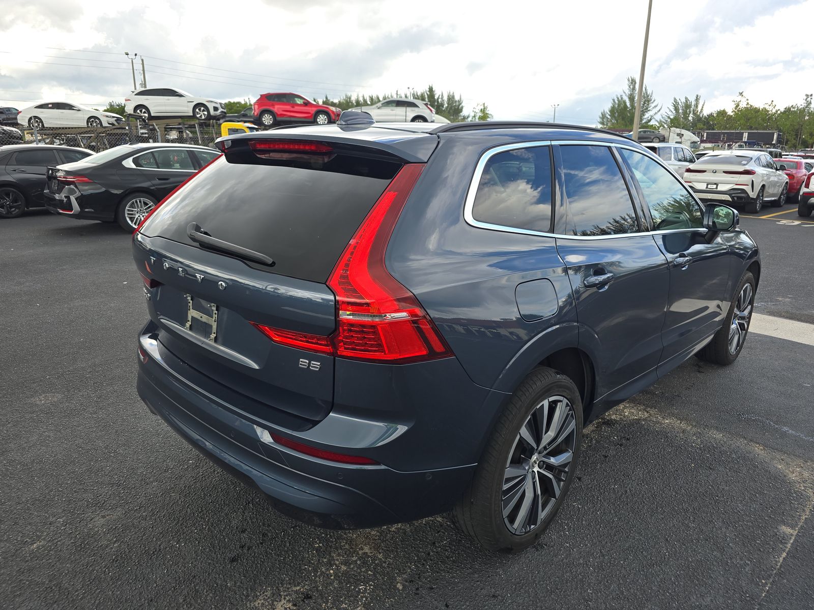 2022 Volvo XC60 B5 Momentum FWD
