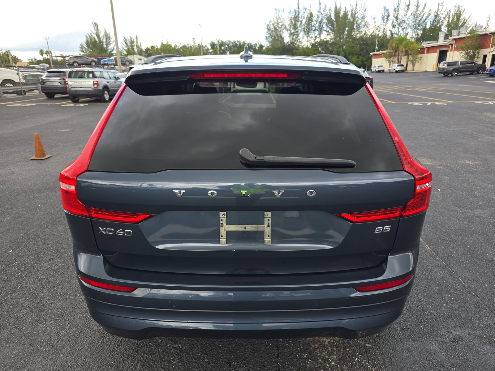 2022 Volvo XC60 B5 Momentum FWD