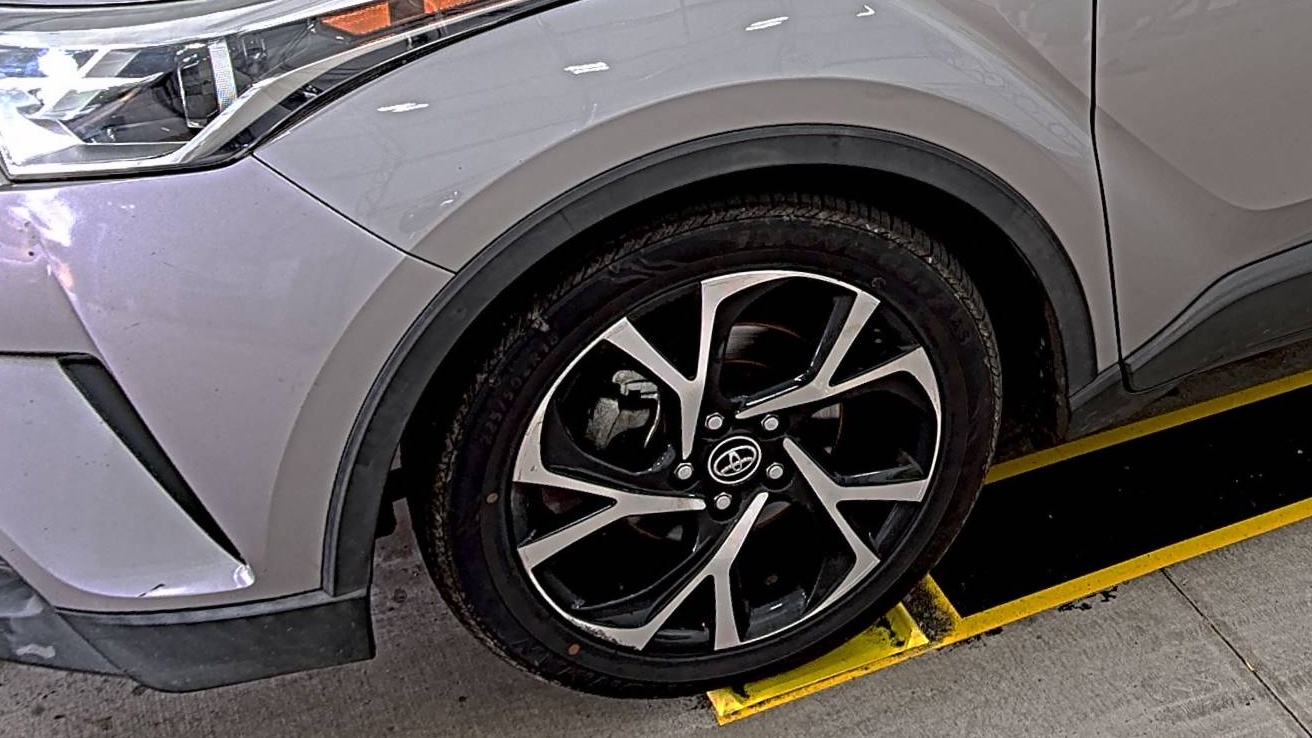 2018 Toyota C-HR XLE FWD