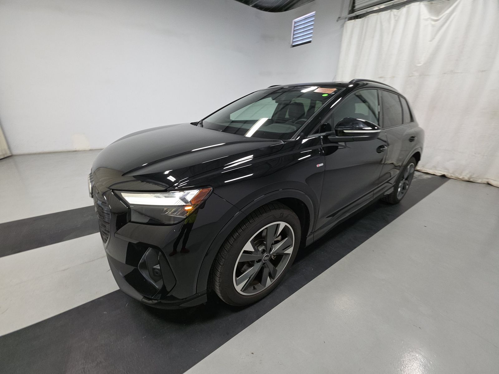 2025 Audi Q4 e-tron Premium 55